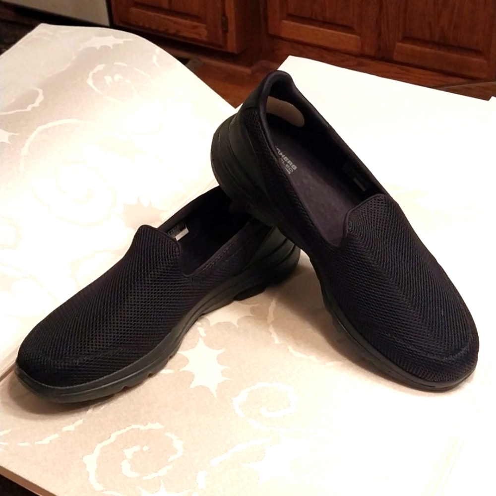 Sketchers Go Walk "Joy" Slip-On's Air Cooled Ultra Women's Size 11 Black NWOT